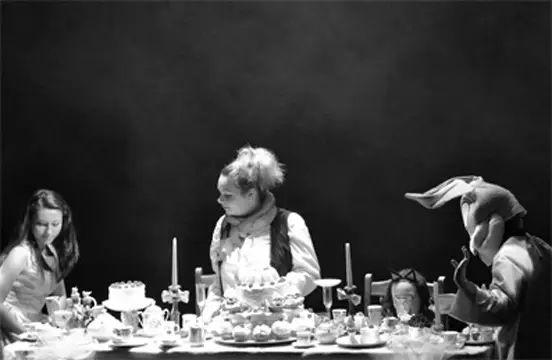 Alice au pays des merveilles — scénographie d’Angéline Croissant